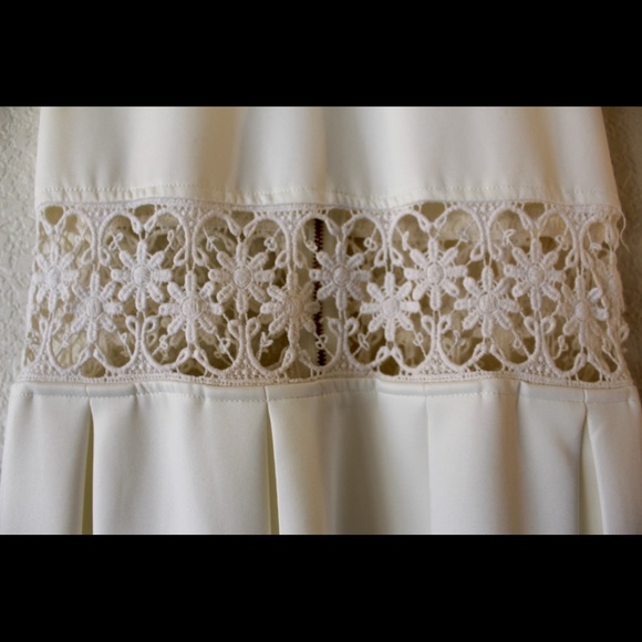 Sabo Skirt White Dress with cutout detailing - Picture 2 of 4